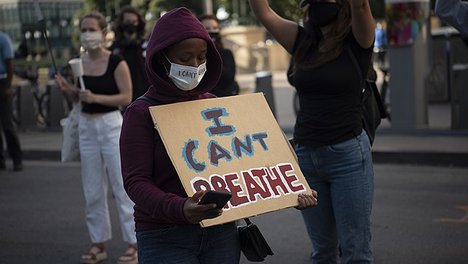 Protest in Oakland, California wegen der Ermordung von George Floyd am 29.5.2020, Autor und Copyright: Daniel Arauz, CC-BY-2.0, https://www.flickr.com/photos/danielarauz/49952217472/